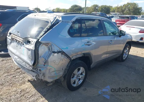 2020 Toyota Rav4 Xle z USA, uszkodzony, nr VIN 2T3W1RFV8LC060298